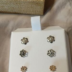 Sparkling Silver Floral Cluster Stud Earrings Set